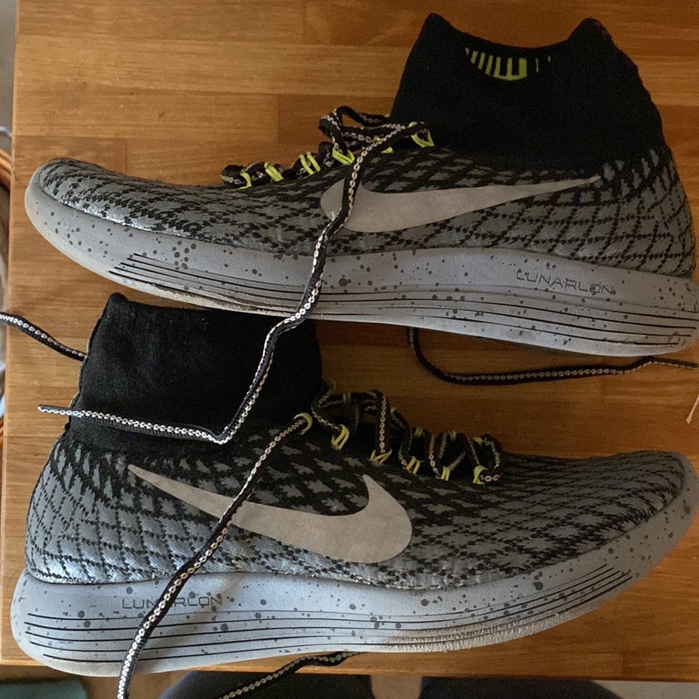 Nike Women's Lunarepic Flyknit Running Shoe